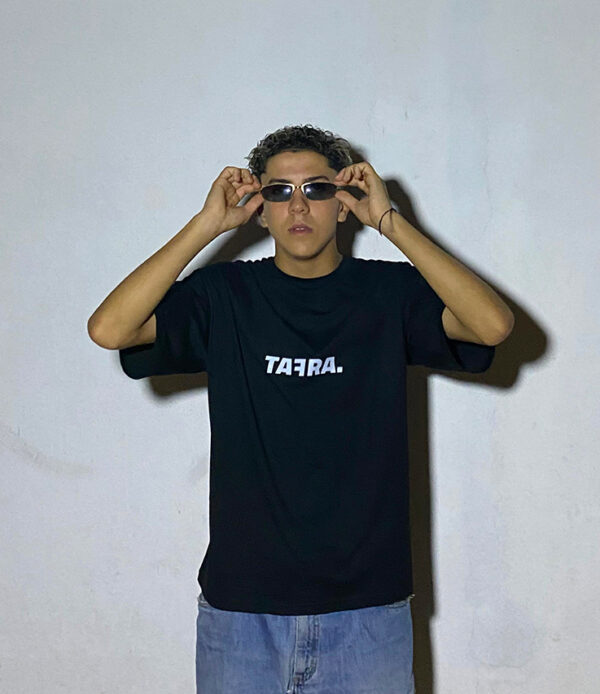 tafra clothes - black oversized t-shirt - the silent evolution